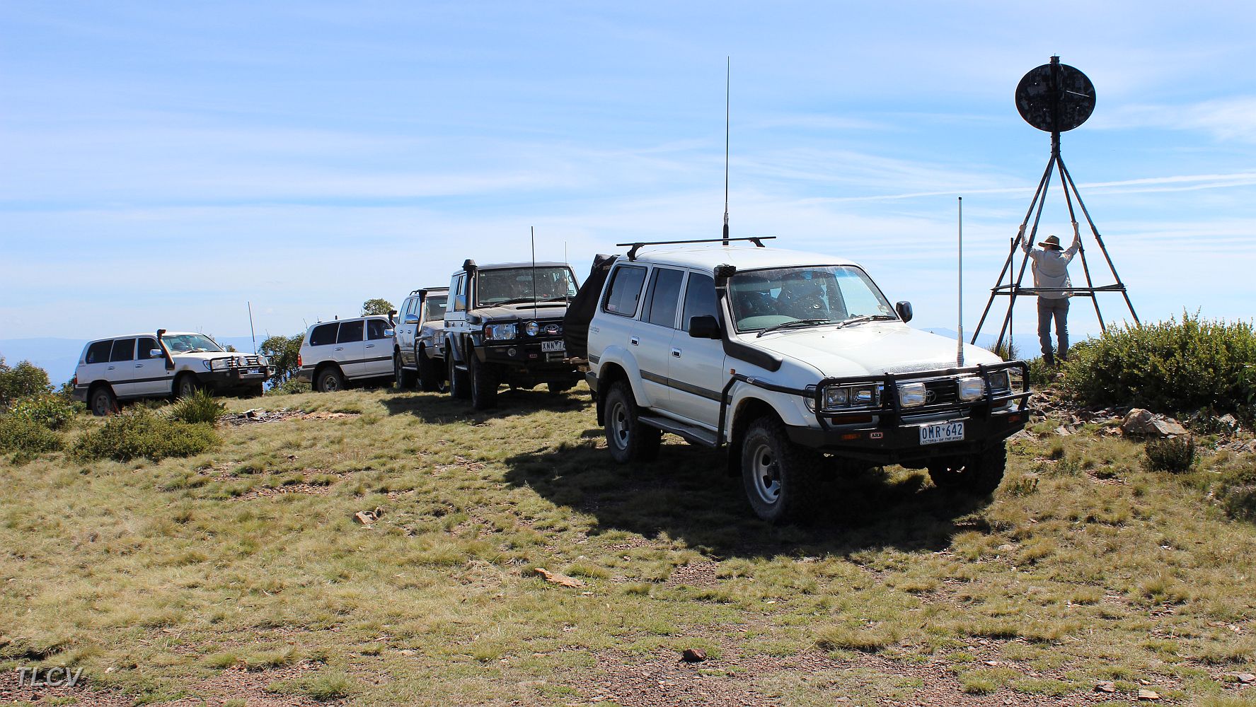 16-Convoy takes in the views from Mt Tingaringy.JPG
